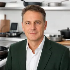 Stefan Bauer